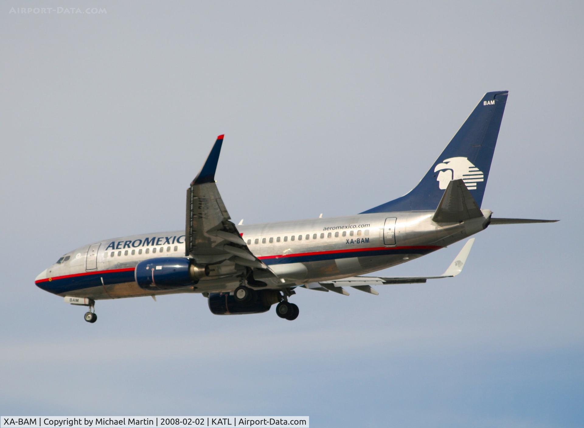 XA-BAM, 2003 Boeing 737-752 C/N 33784, Over the numbers of 26R
