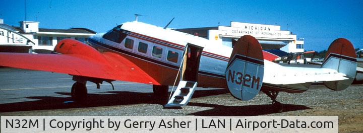 N32M, Beech E18S C/N BA-150, Francis Aviation, Lansing Capital City Airport, Oct 1962