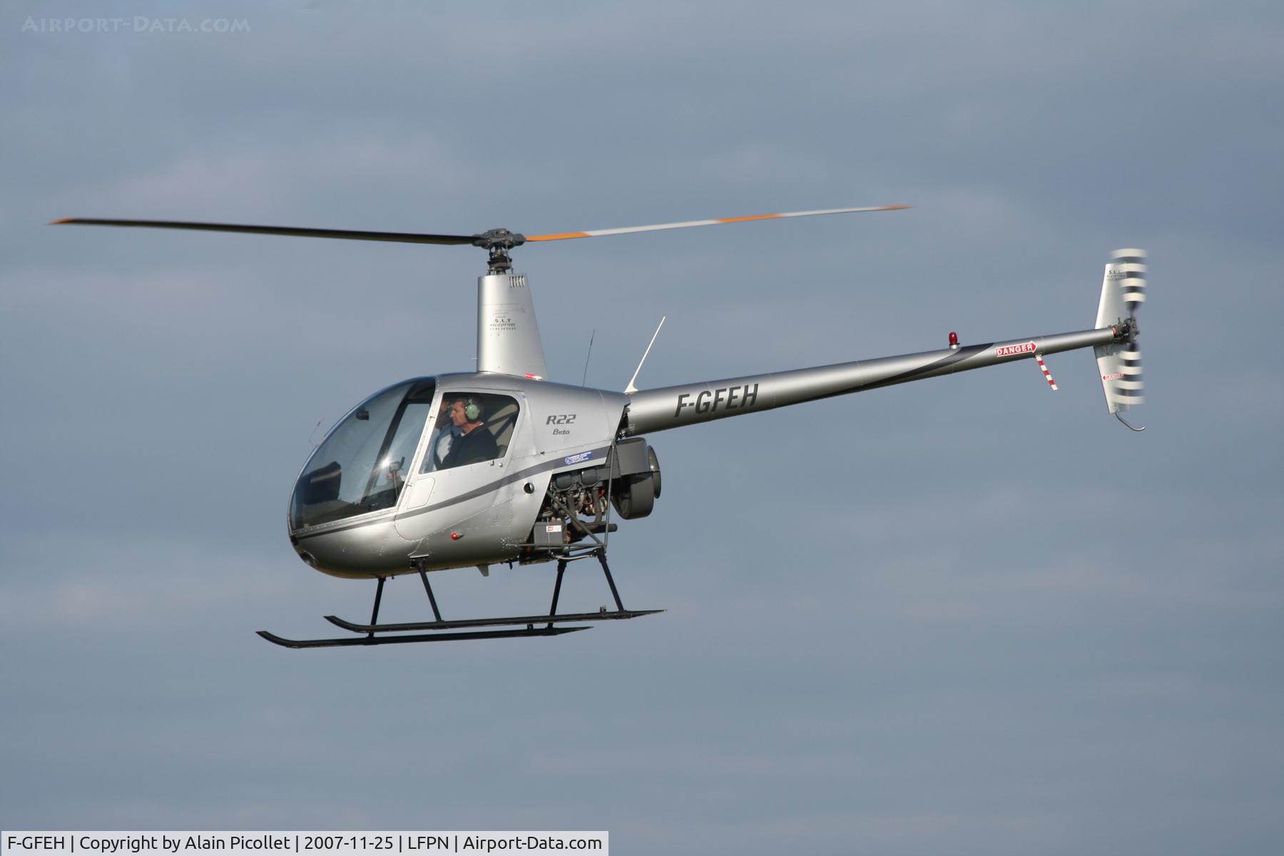 F-GFEH, Robinson R22 Beta C/N 0769, flying