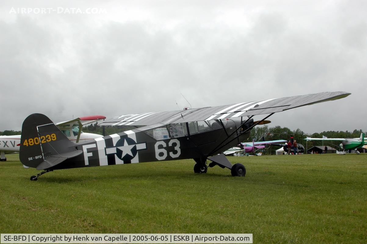 SE-BFD, 1944 Piper L-4J Grasshopper (J3C-65D) C/N 12535-993, Cub in US Army colours at Barkarby airfield, Stockholm, Sweden