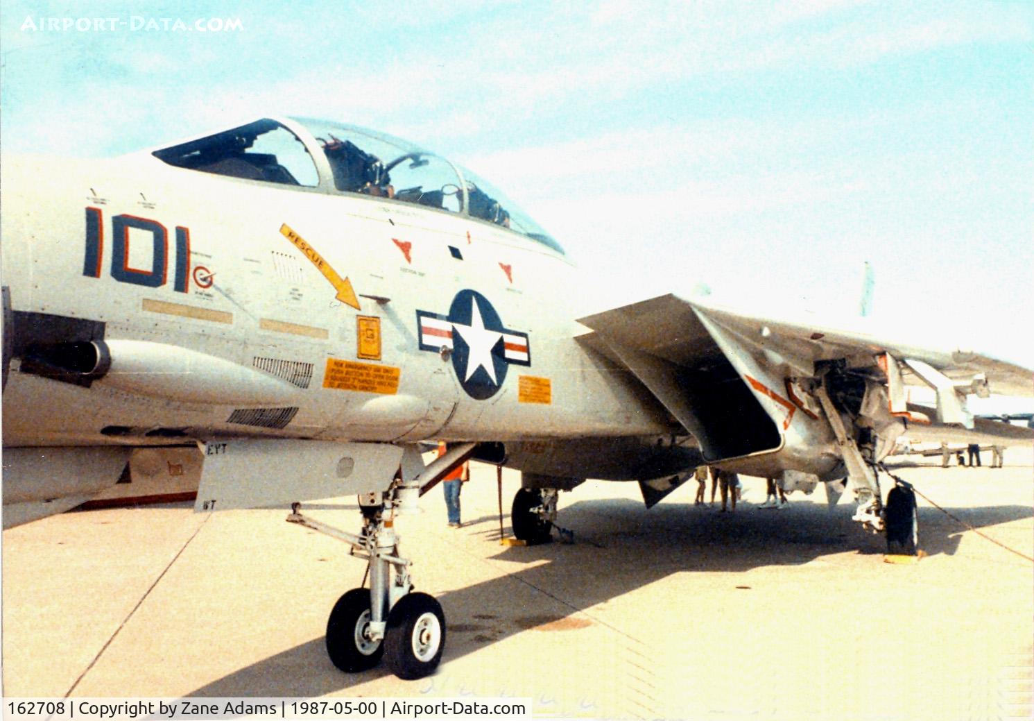162708, Grumman F-14A Tomcat C/N 554, At the former Dallas Naval Air Station - F-14A 