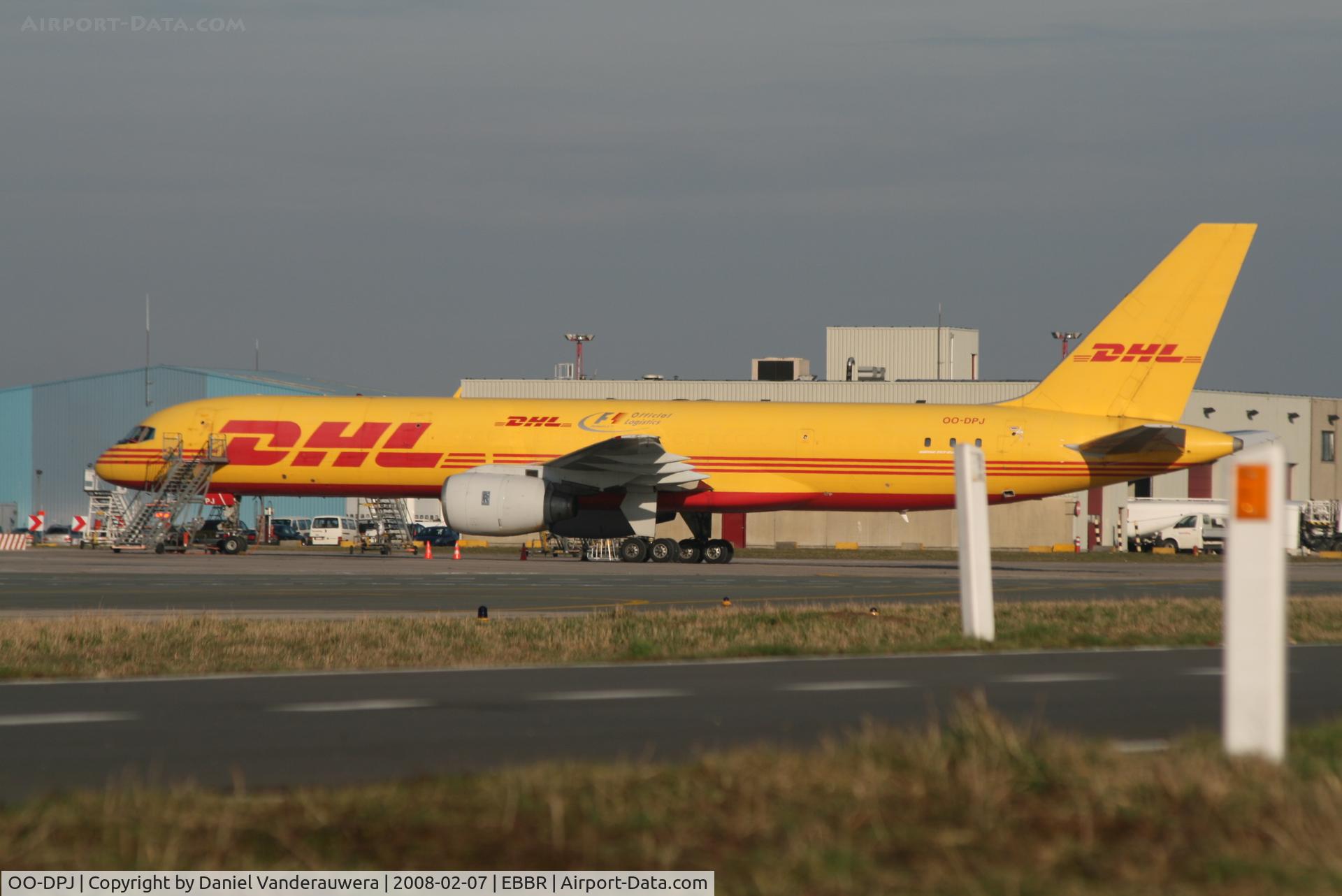 OO-DPJ, 1986 Boeing 757-236/SF C/N 23493, DHL apron