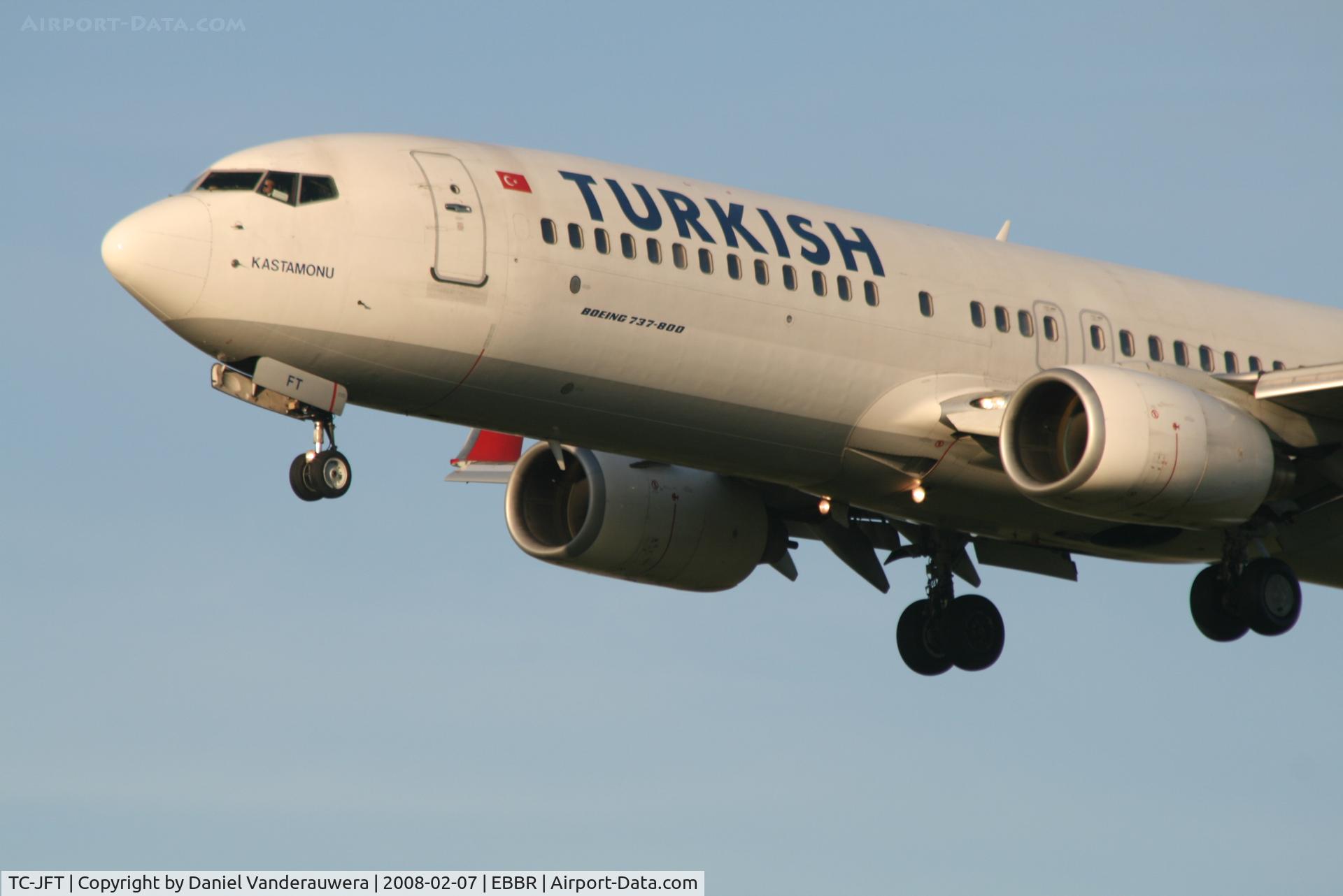 TC-JFT, 1999 Boeing 737-8F2 C/N 29780, arrival of flight TK1939 to rwy 25L