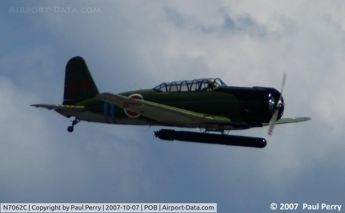 N7062C, 1943 North American SNJ-4 Texan C/N 88-13171, One of the passes by the 'enemy' bird