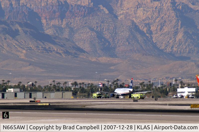 N665AW, 2001 Airbus A320-232 C/N 1644, US Airways / 2001 Airbus Industrie A320-232 / This landing prompted all McCarran's Emergency Vehicles to stand-by. No mishap occured.