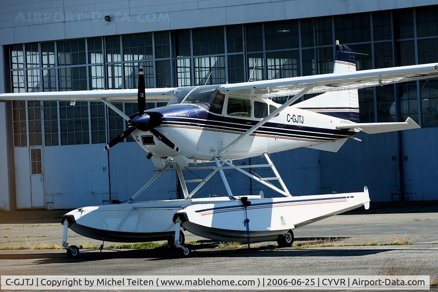 C-GJTJ, 1977 Cessna A185F Skywagon 185 C/N 18503368, Seen near the South Terminal