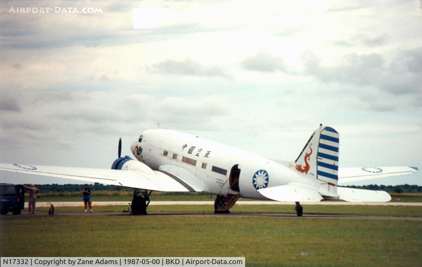 N17332, 1937 Douglas DC-3 C/N 1918, Dragon Lady - N72D @ 1987