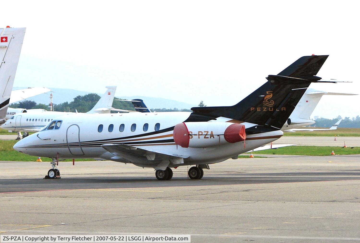 ZS-PZA, 2003 Raytheon Hawker 800XP C/N 258632, South African visitor to the european EBACE 2007 at Geneva
