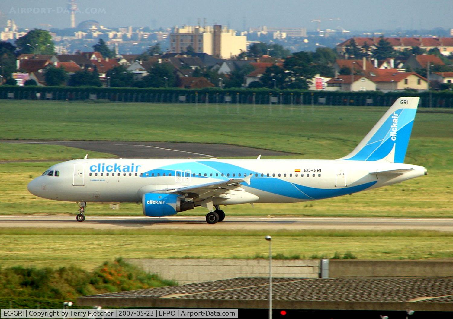EC-GRI, 1991 Airbus A320-211 C/N 177, Clickair A320 departs Paris Orly in the evening sunshine
