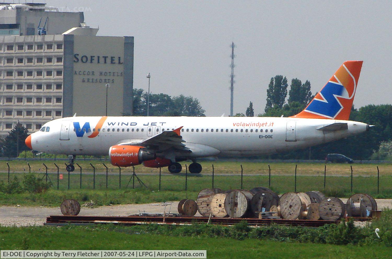 EI-DOE, Airbus A320-211 C/N 215, Windjet's A320 taxies from the Charter Terminal for a southern departure from Paris CDG