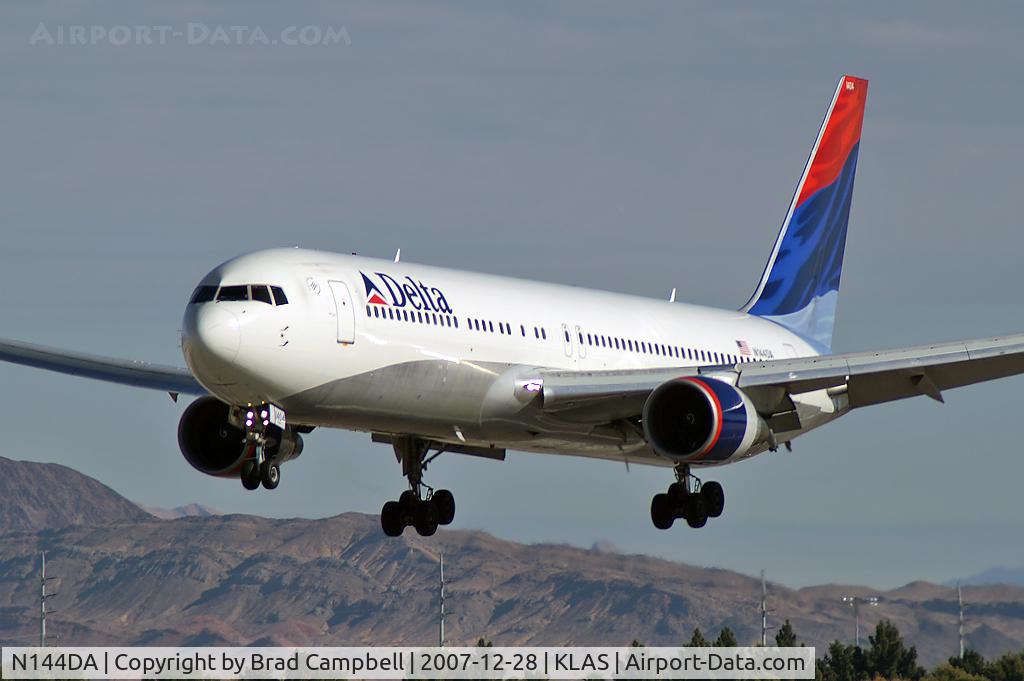 N144DA, 1999 Boeing 767-332 C/N 27584, Delta Airlines / 1999 Boeing 767-332
