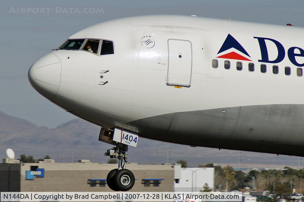N144DA, 1999 Boeing 767-332 C/N 27584, Delta Airlines / 1999 Boeing 767-332