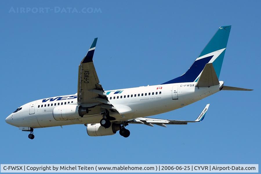 C-FWSX, 2004 Boeing 737-7CT C/N 32761, Westjet landing at Vancouver
