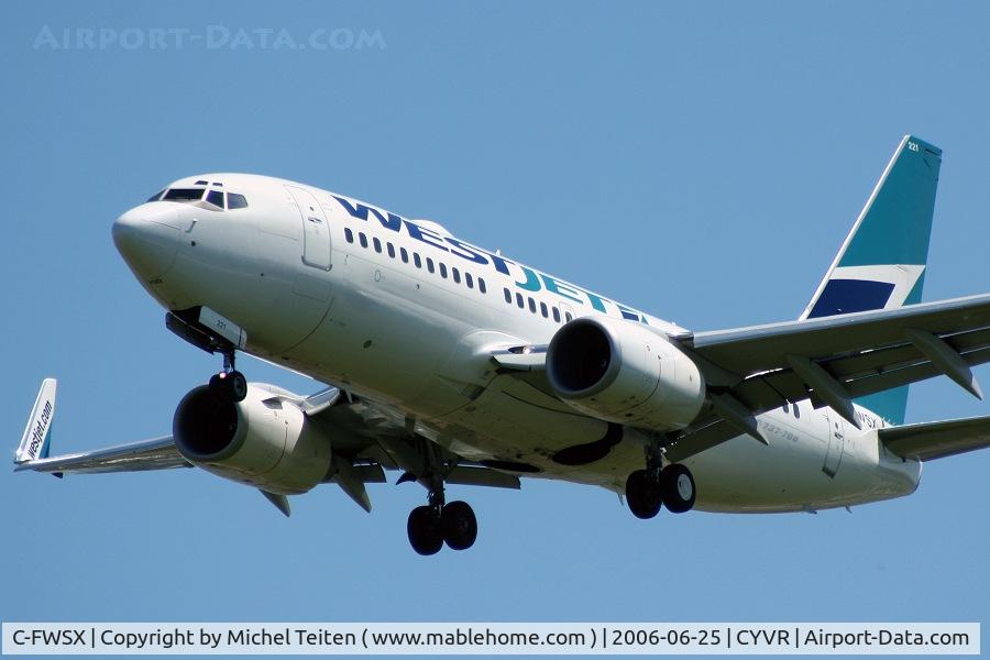 C-FWSX, 2004 Boeing 737-7CT C/N 32761, Westjet landing at Vancouver