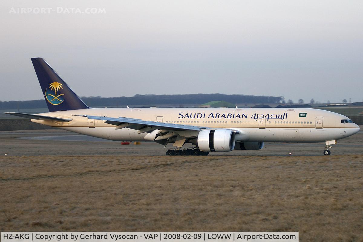 HZ-AKG, 1998 Boeing 777-268/ER C/N 28350, early morning arrival