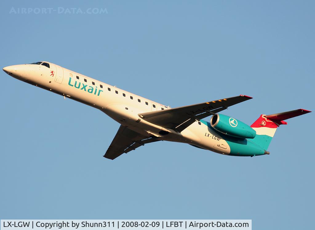 LX-LGW, 1999 Embraer EMB-145LU (ERJ-145LU) C/N 145135, Take off rwy 02