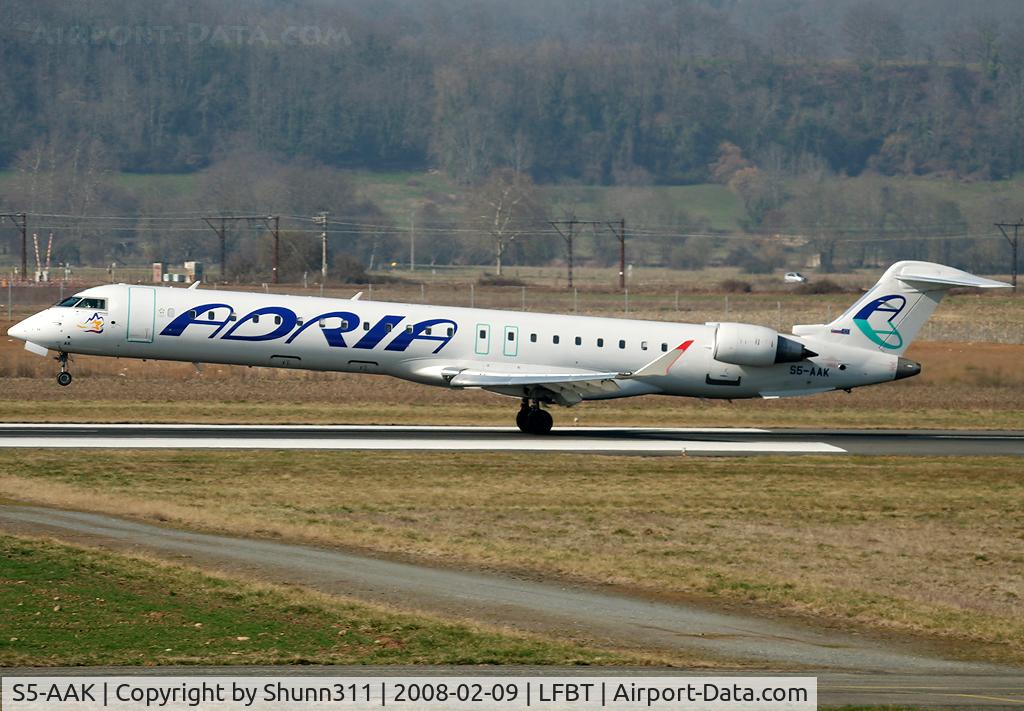 S5-AAK, 2007 Canadair CRJ-900ER (CL-600-2D24) C/N 15128, Landing rwy 02