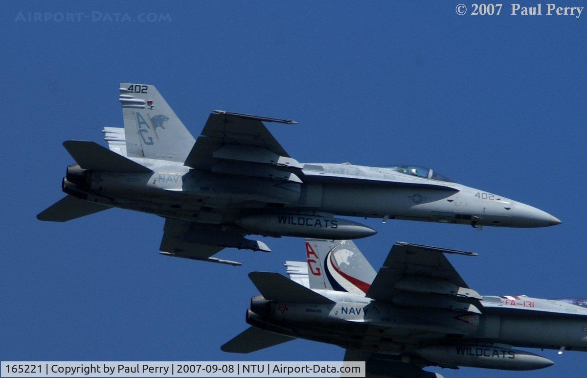 165221, McDonnell Douglas F/A-18C Hornet C/N 1404/C446, Legacy Hornets ready to come in