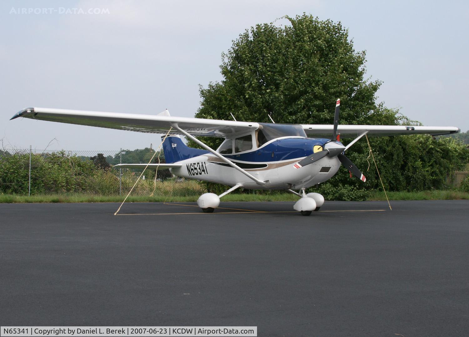N65341, 2004 Cessna 182T Skylane C/N 18281432, Corporate Turbo Skylane takes a break on a steamy June day.