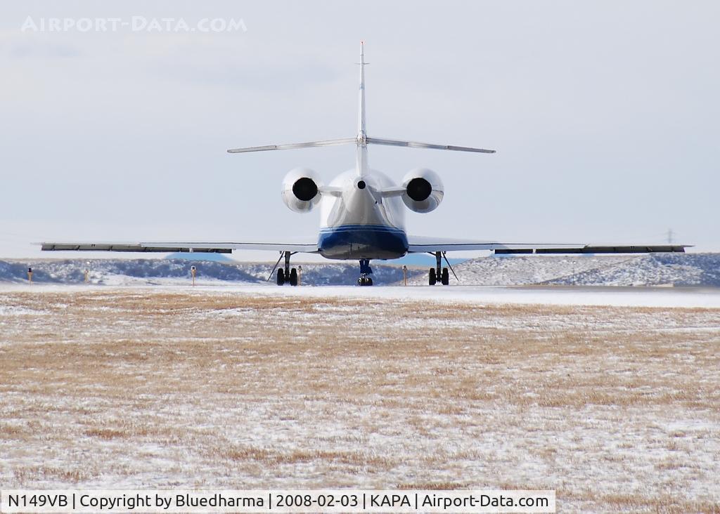 N149VB, 1997 Dassault Falcon 2000 C/N 53, Turning onto 17L.