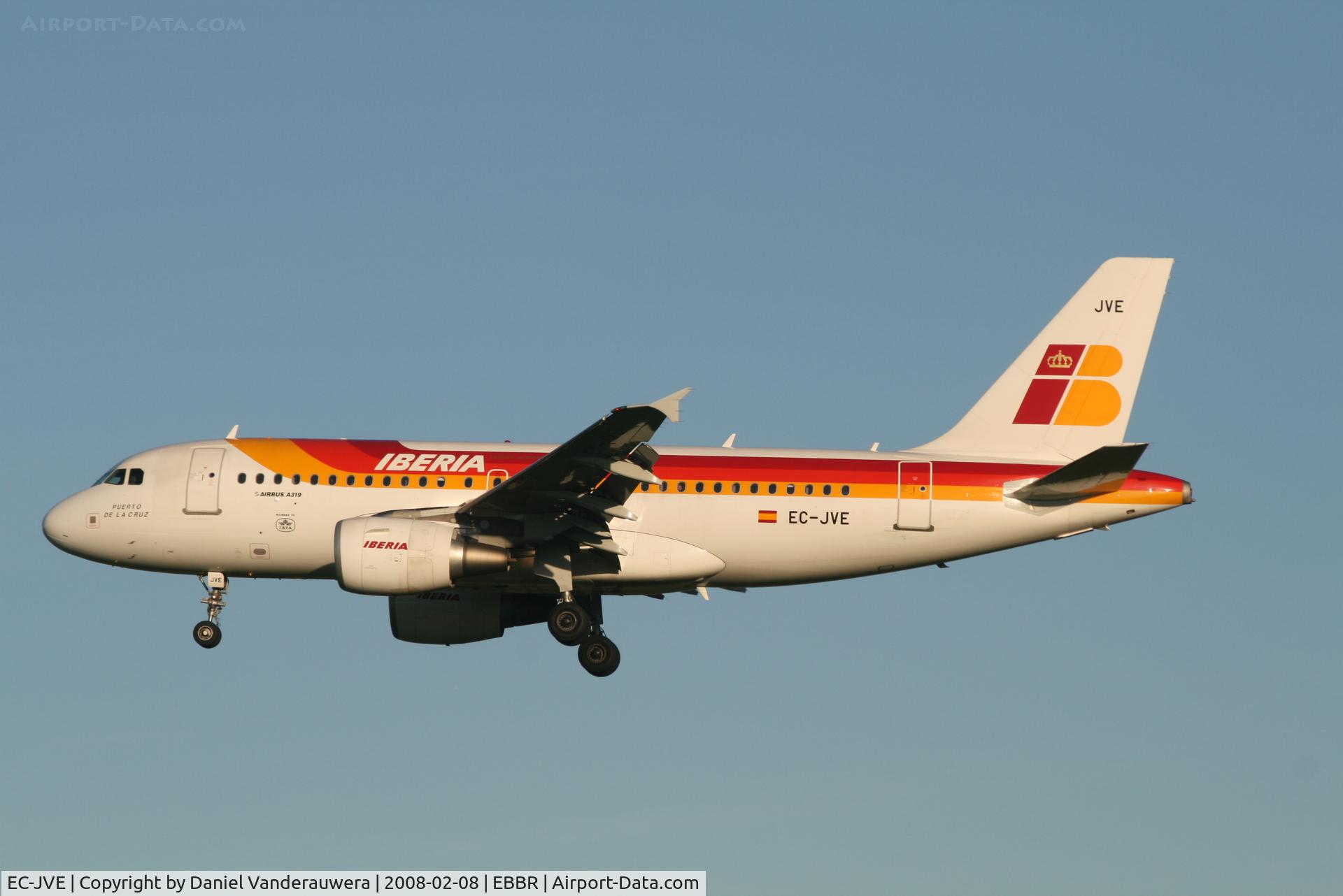 EC-JVE, 2006 Airbus A319-111 C/N 2843, arrival of flight IB3216 to rwy 25L
