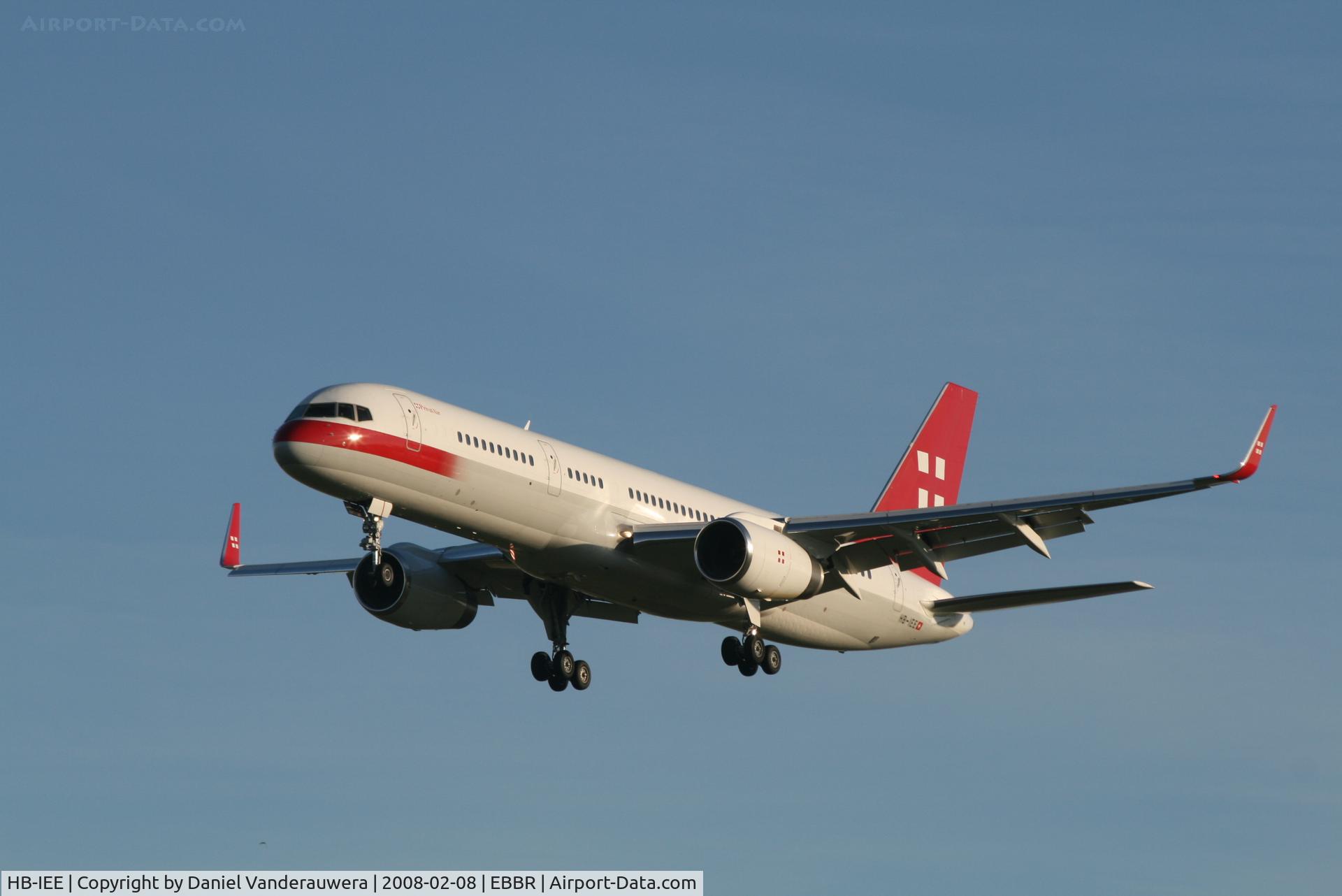 HB-IEE, 1989 Boeing 757-23A C/N 24527, arrival to rwy 25L