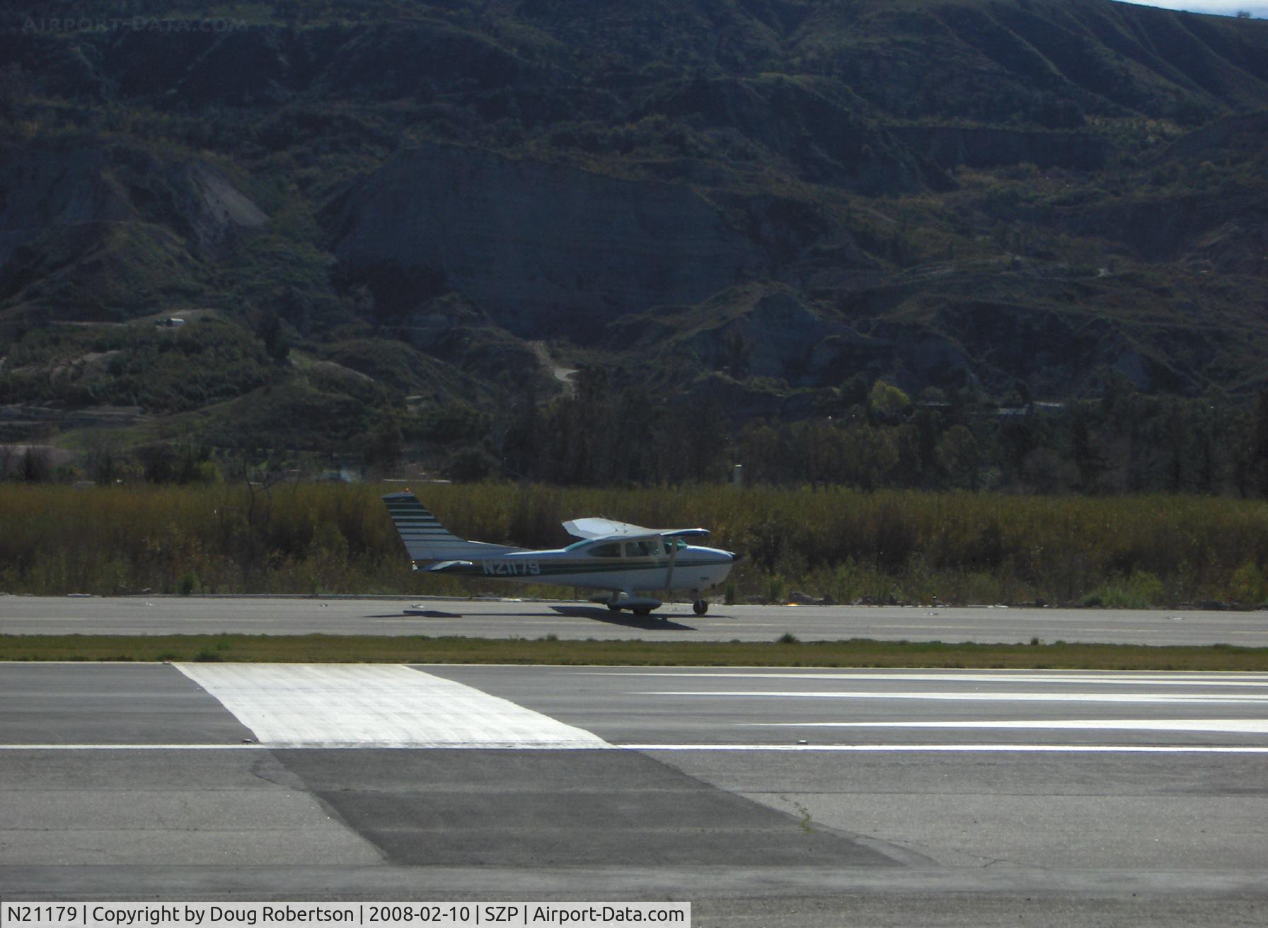 N21179, 1972 Cessna 182P Skylane C/N 18261468, 1972 Cessna 182P SKYLANE, Continental O-470-S 230 Hp, taxi to Rwy 04