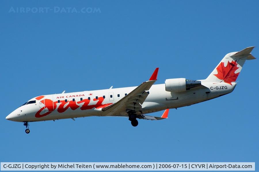 C-GJZG, 2001 Bombardier CRJ-200ER (CL-600-2B19) C/N 7561, Air Canada Jazz landing at Vancouver