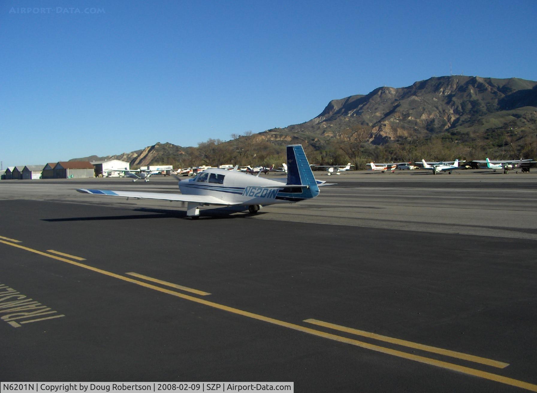 N6201N, 1978 Mooney M20J 201 C/N 24-0590, 1978 Mooney M20J 201, Lycoming IO-360 200 Hp, taxi to Rwy 22
