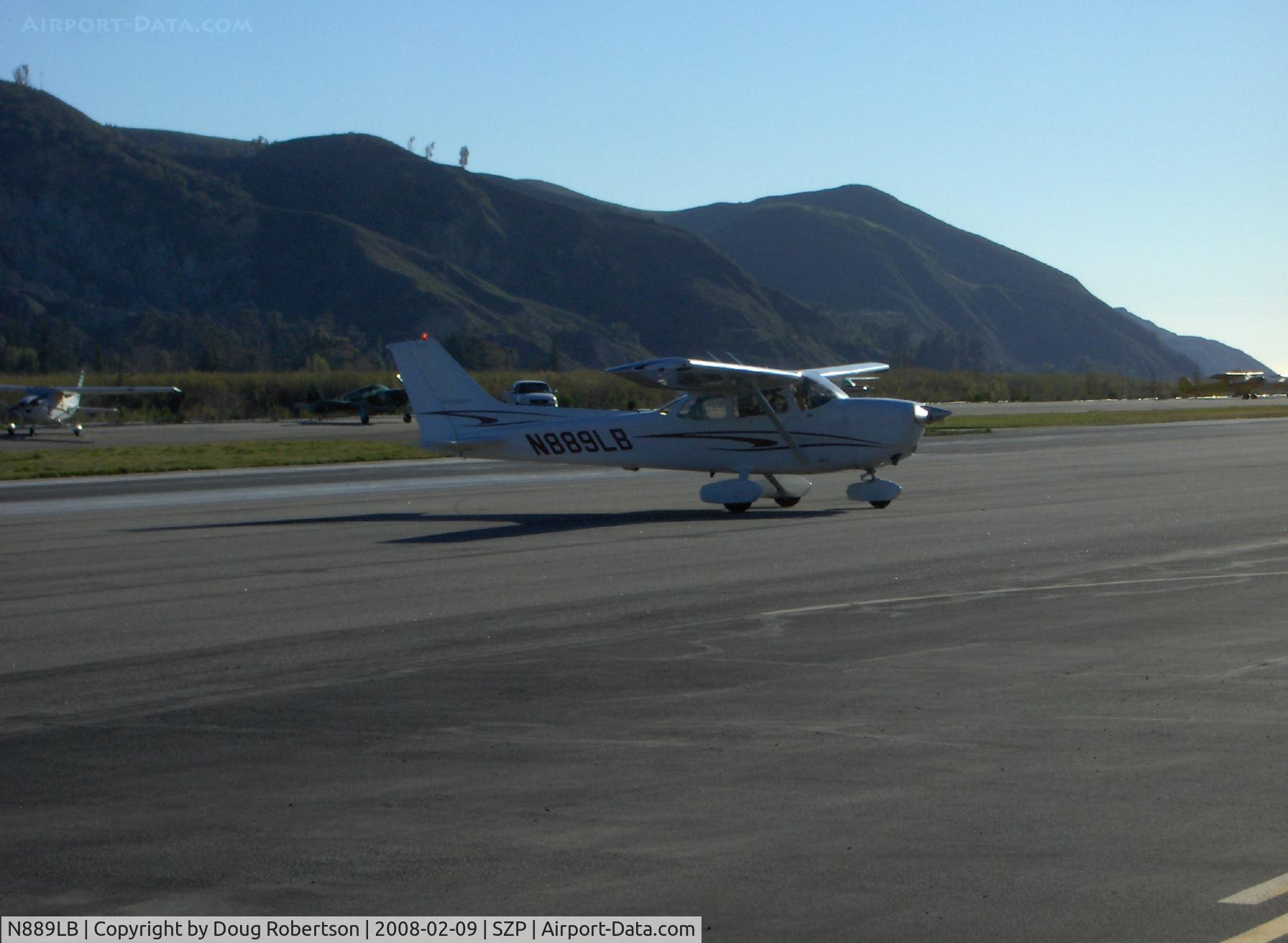 N889LB, 2005 Cessna 172S C/N 172S9889, 2005 Cessna 172S SKYHAWK SP II, Lycoming IO-360-L2A 180 Hp, taxi off Rwy 22