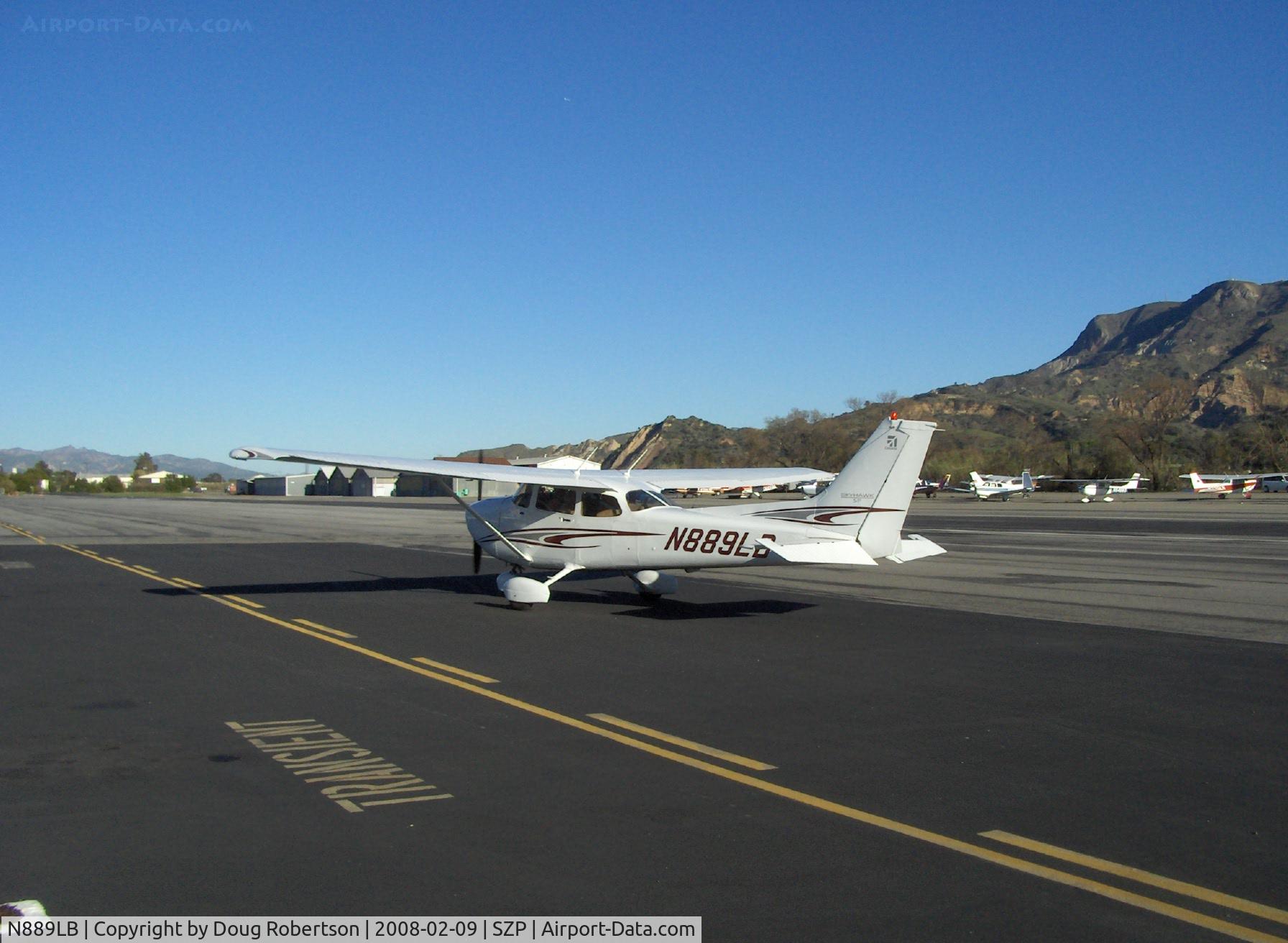 N889LB, 2005 Cessna 172S C/N 172S9889, 2005 Cessna 172S SKYHAWK SP II, Lycoming IO-360-L2A 180 Hp, taxi to tiedown