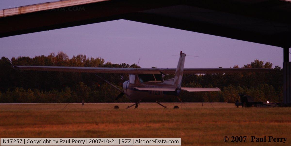N17257, Cessna 150L C/N 15073693, A view of the hangar space