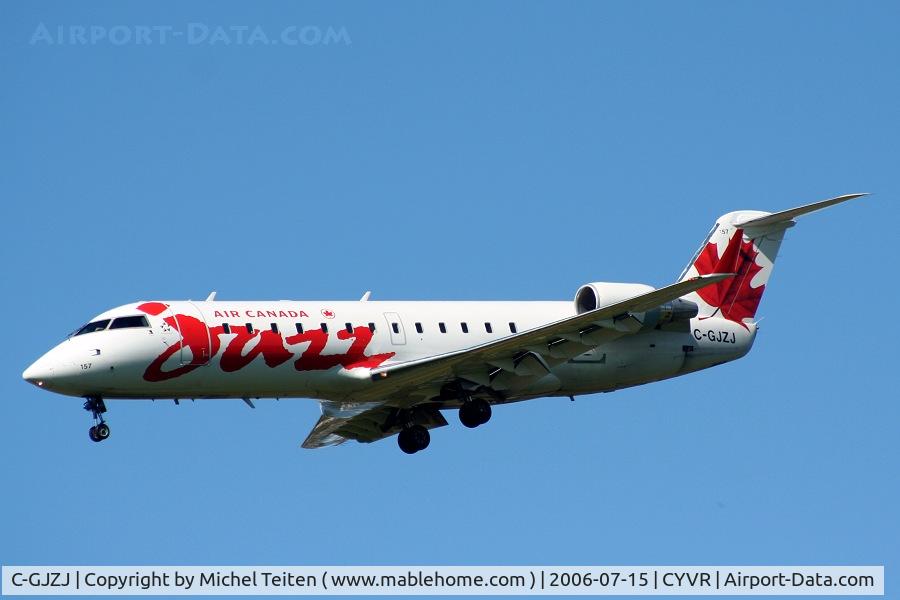 C-GJZJ, 2001 Bombardier CRJ-200ER (CL-600-2B19) C/N 7553, Air Canada Jazz landing at Vancouver