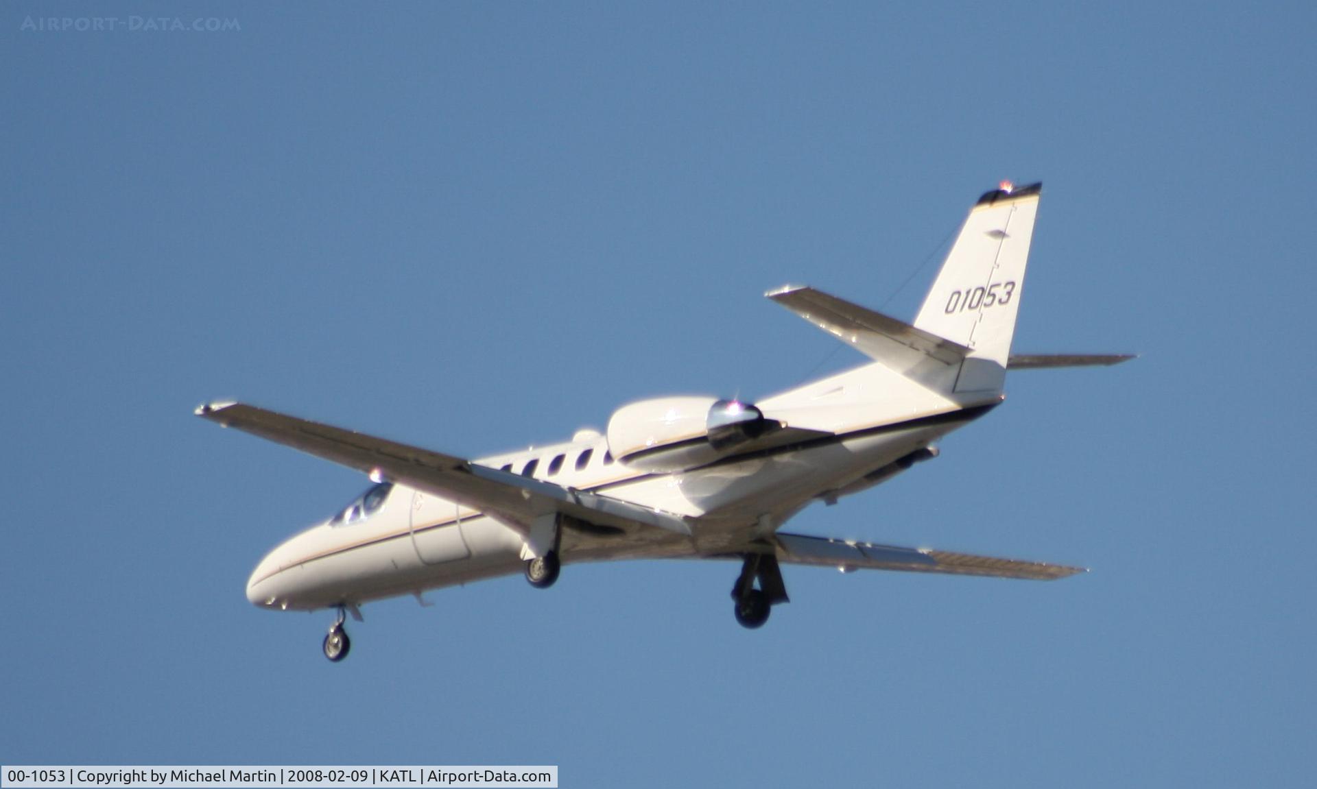 00-1053, Cessna UC-35B Citation Encore C/N 560-0577, On final for Runway 26R