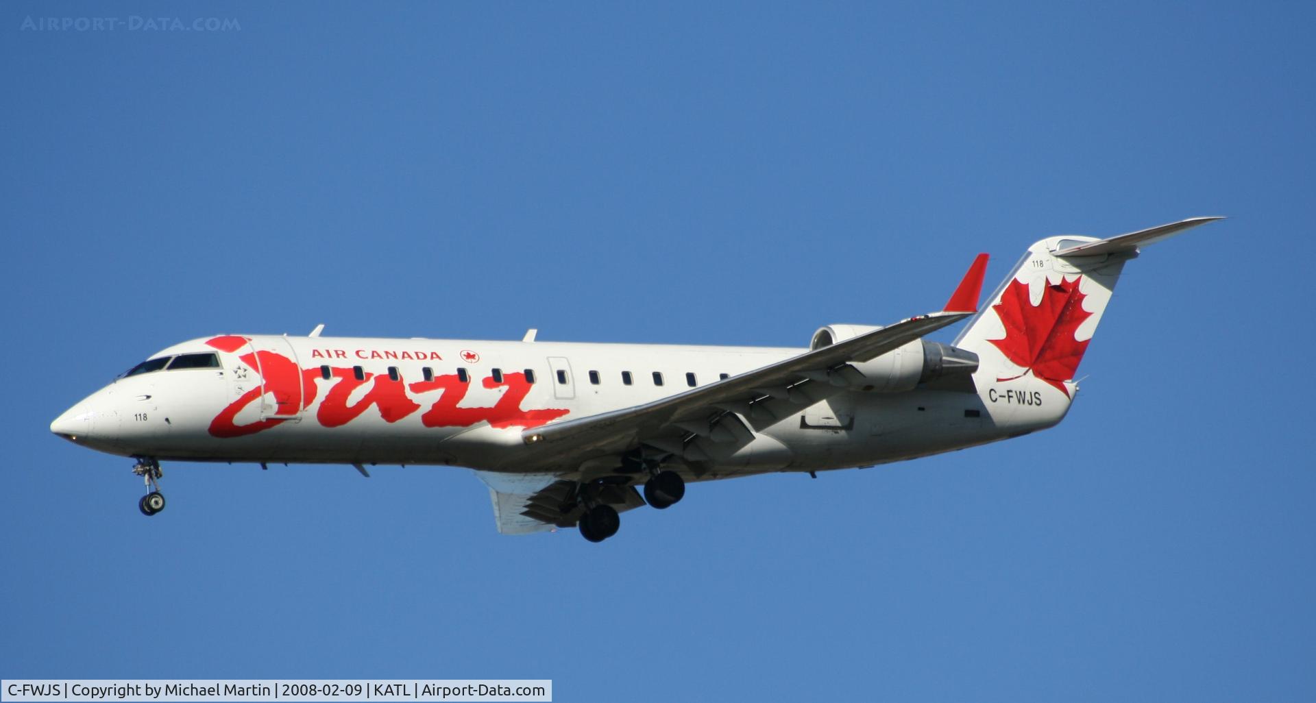 C-FWJS, 1995 Canadair CRJ-100ER (CL-600-2B19) C/N 7097, On final for Runway 26R