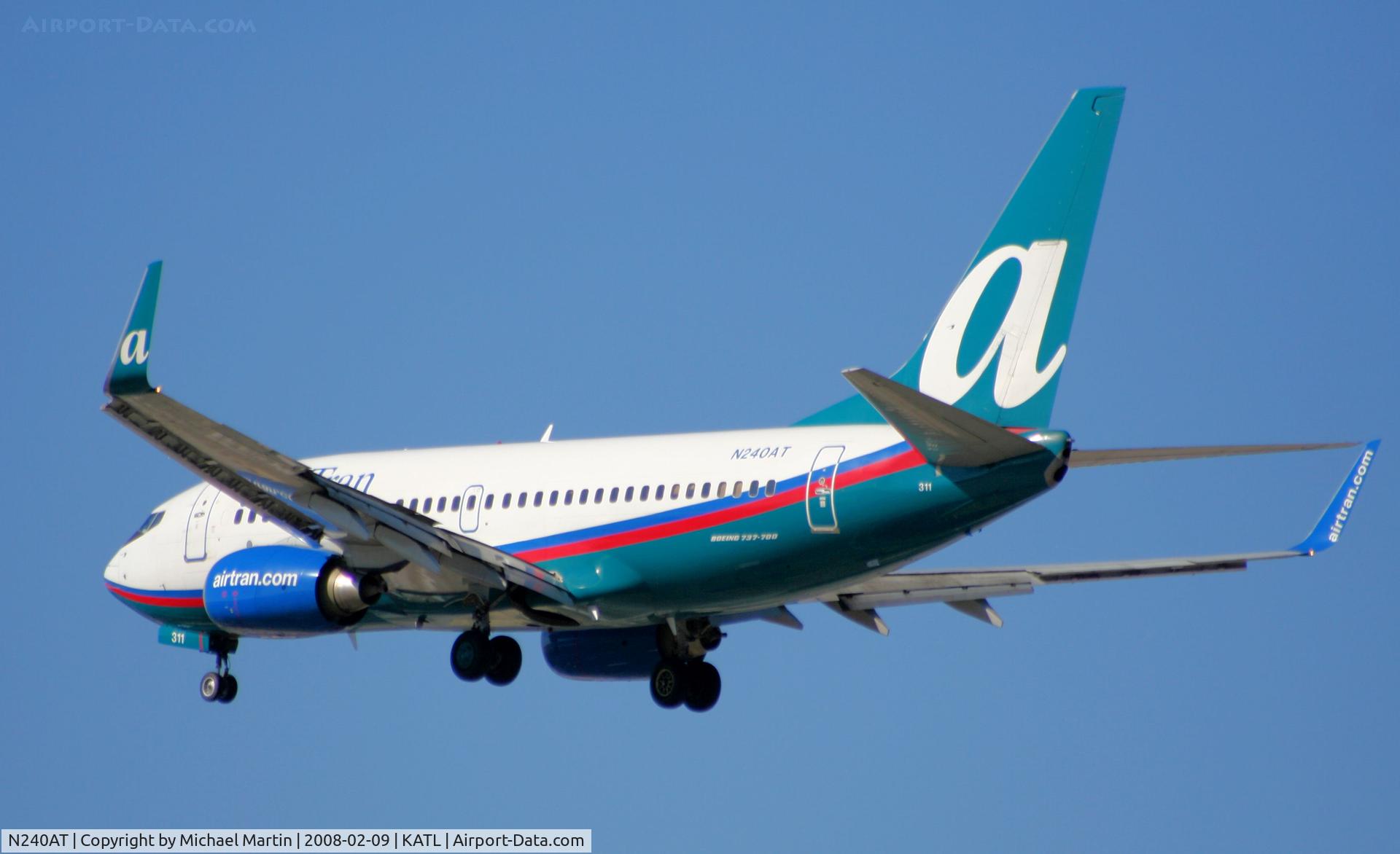 N240AT, 2005 Boeing 737-76N C/N 32657, Short Final for 26R