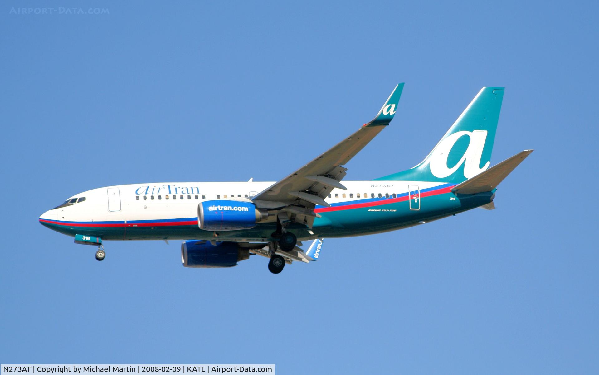 N273AT, 2005 Boeing 737-76N C/N 32662, On final for Runway 26R