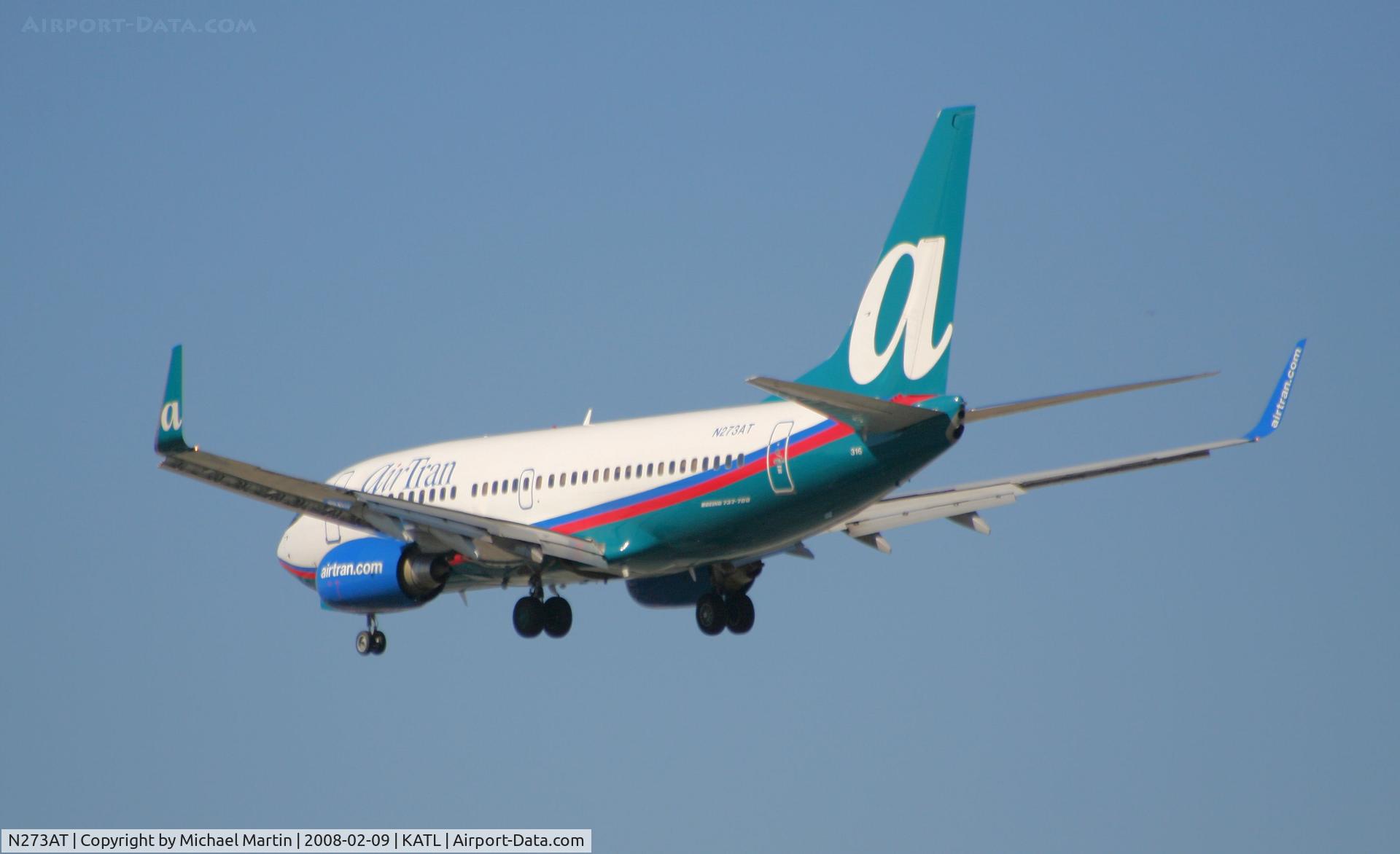 N273AT, 2005 Boeing 737-76N C/N 32662, Short Final for 26R