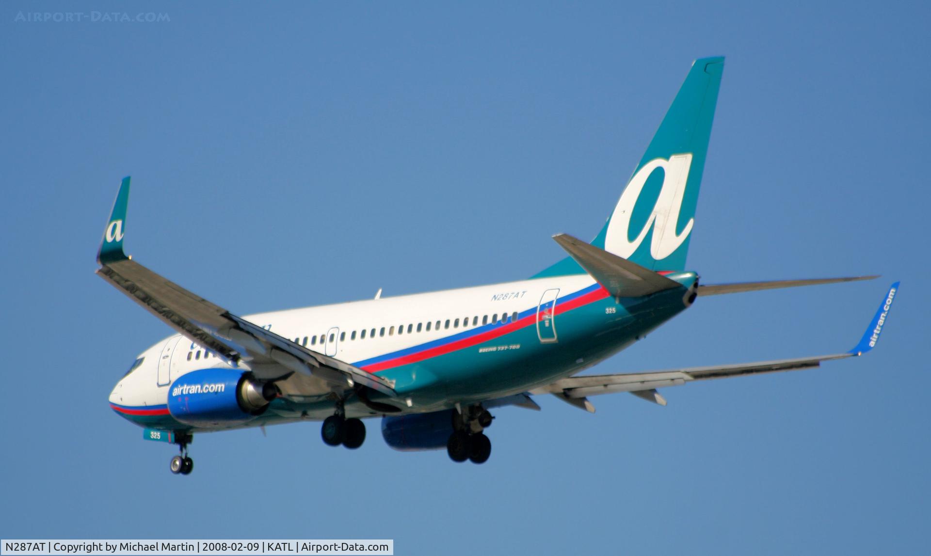 N287AT, 2006 Boeing 737-76N C/N 32671, Short Final for 26R