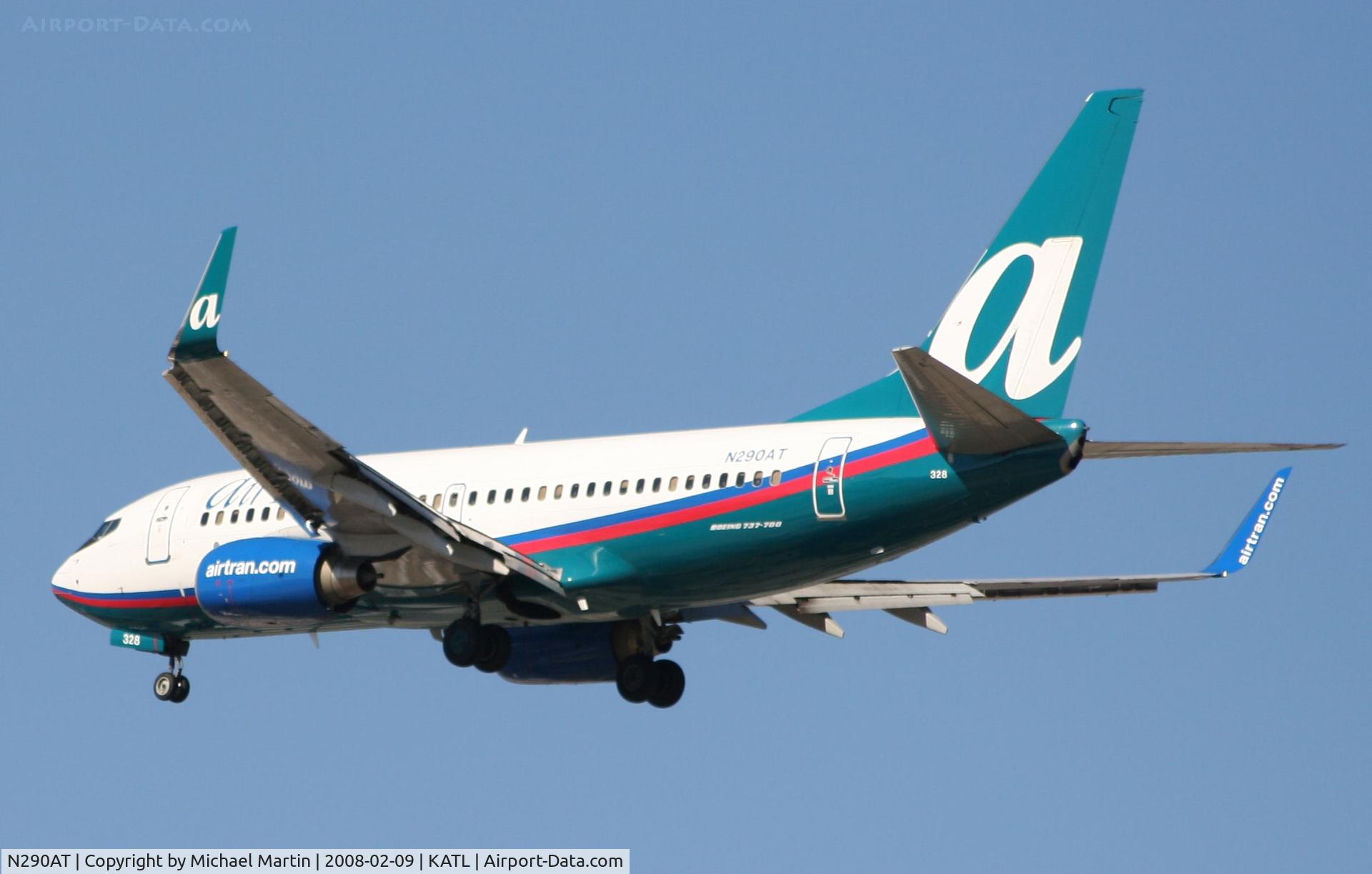 N290AT, 2006 Boeing 737-7BD C/N 33925, Short Final for 26R