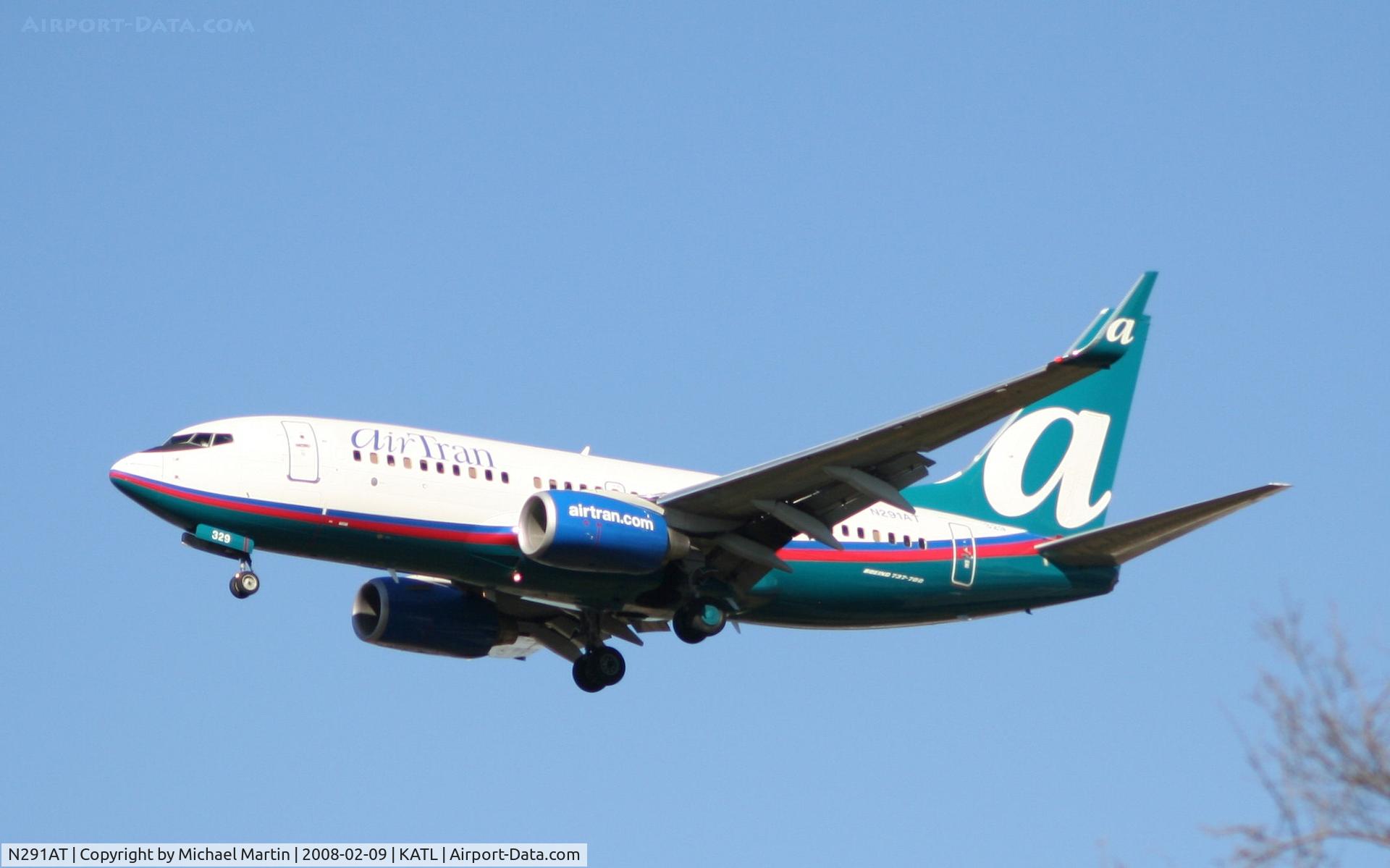 N291AT, 2006 Boeing 737-76N C/N 32675, On final for Runway 26R