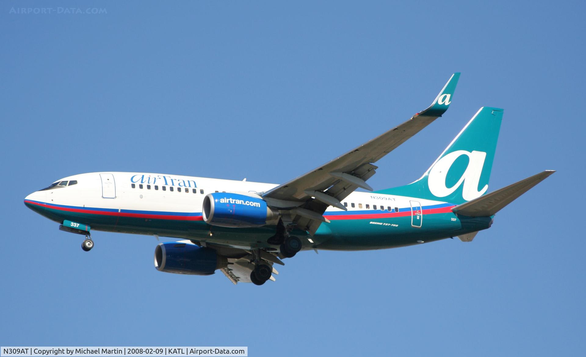 N309AT, 2006 Boeing 737-7BD C/N 33929, On final for Runway 26R