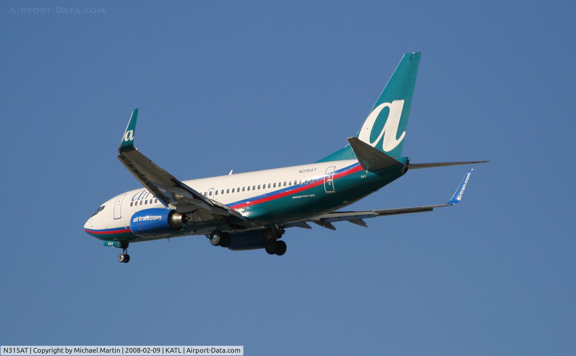 N315AT, 2007 Boeing 737-7BD C/N 35788, Short Final for 26R