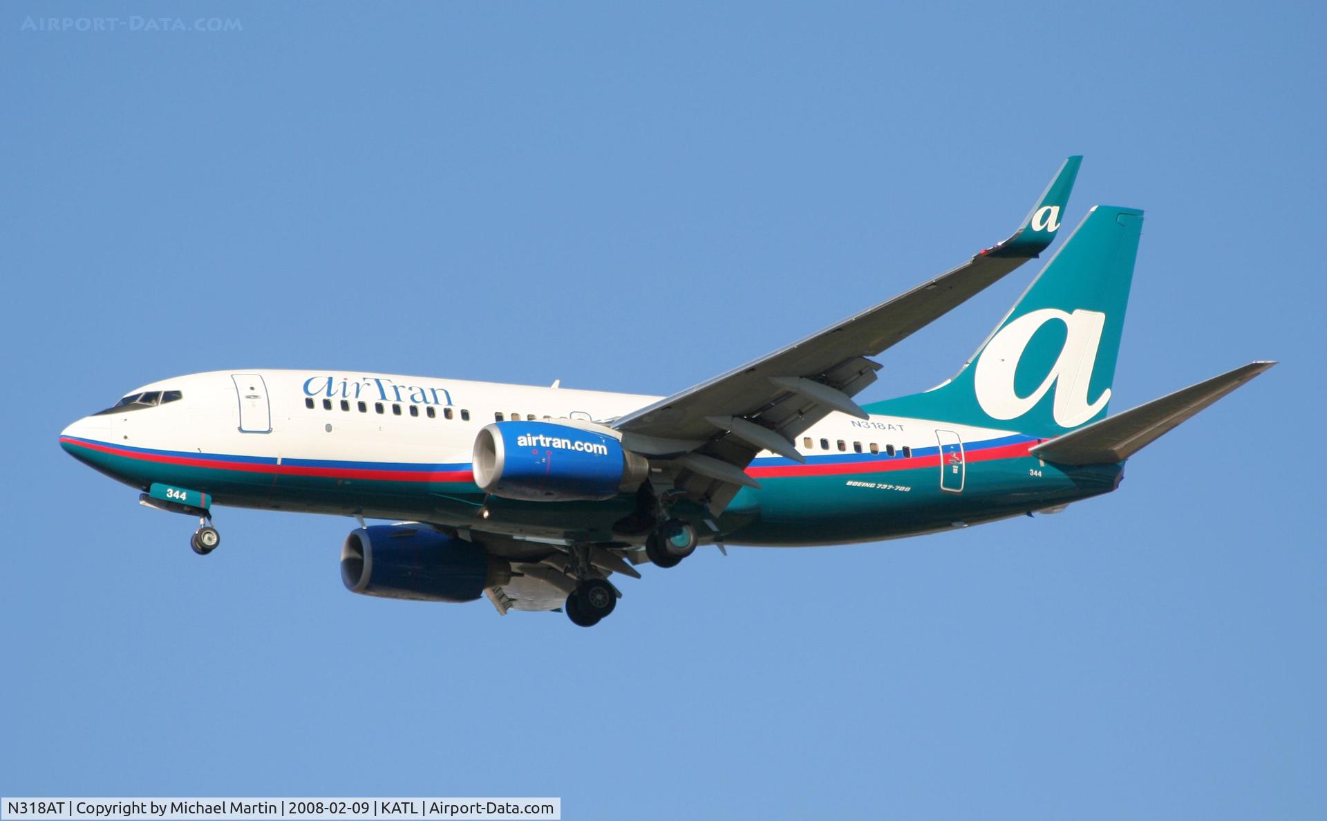 N318AT, 2007 Boeing 737-7BD C/N 33931, On final for Runway 26R