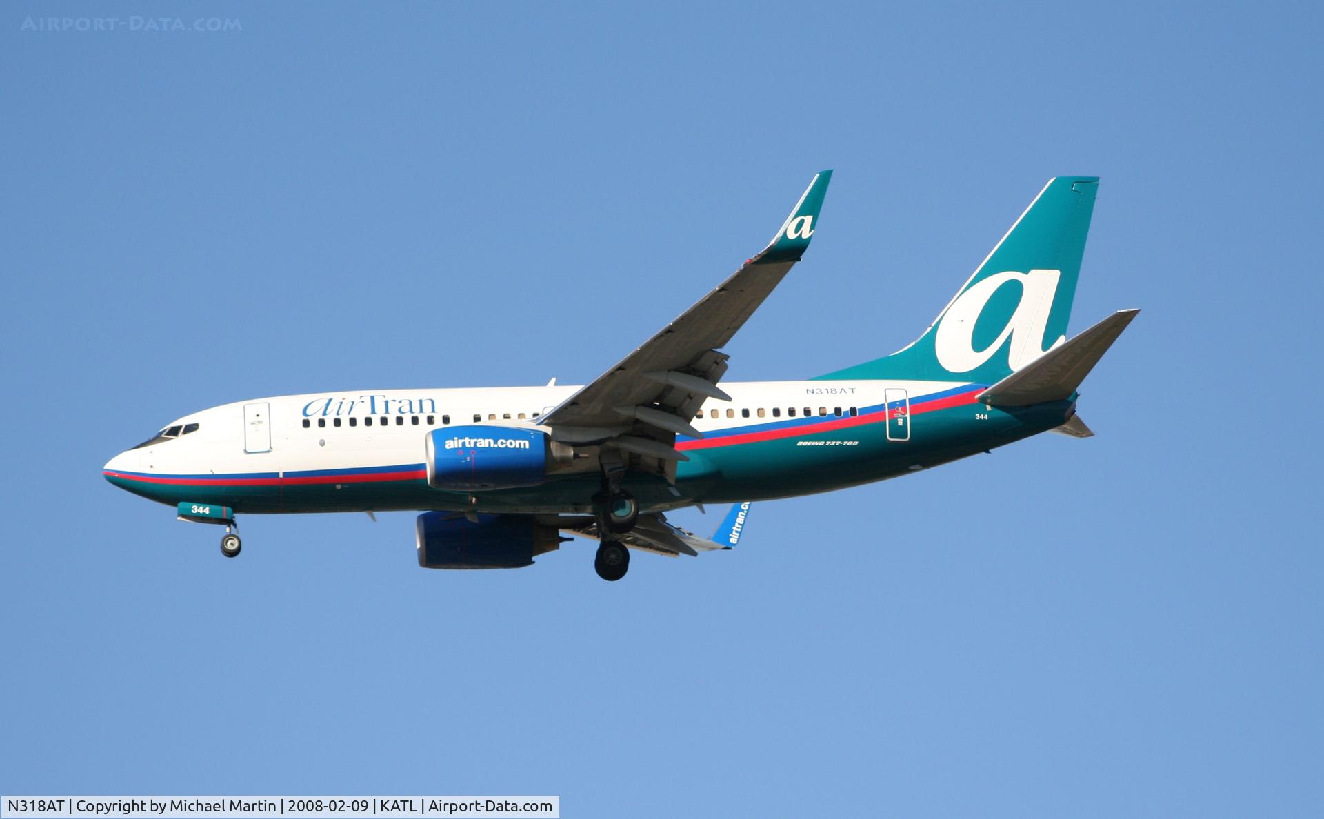 N318AT, 2007 Boeing 737-7BD C/N 33931, On final for Runway 26R