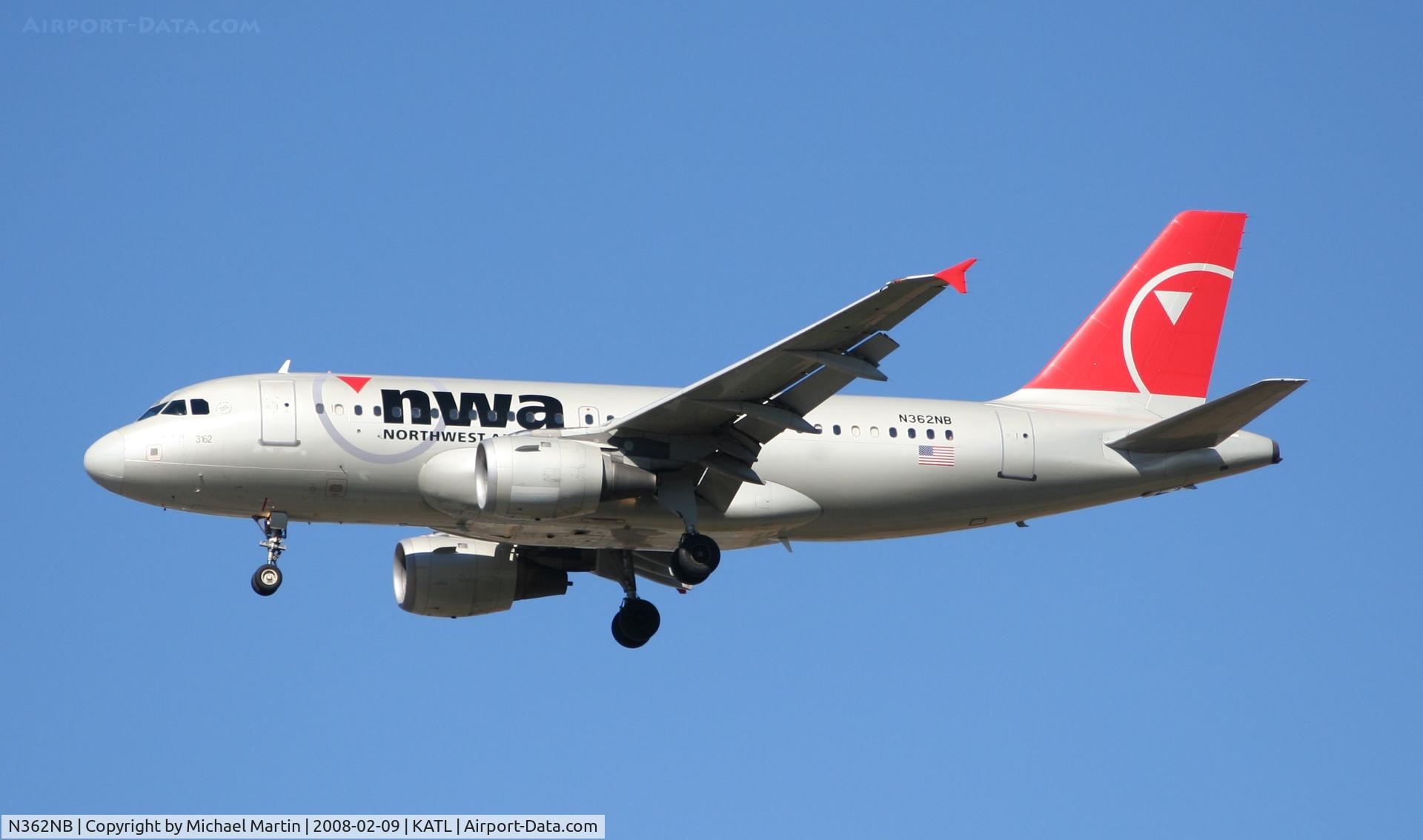 N362NB, 2003 Airbus A319-114 C/N 1982, On final for Runway 26R