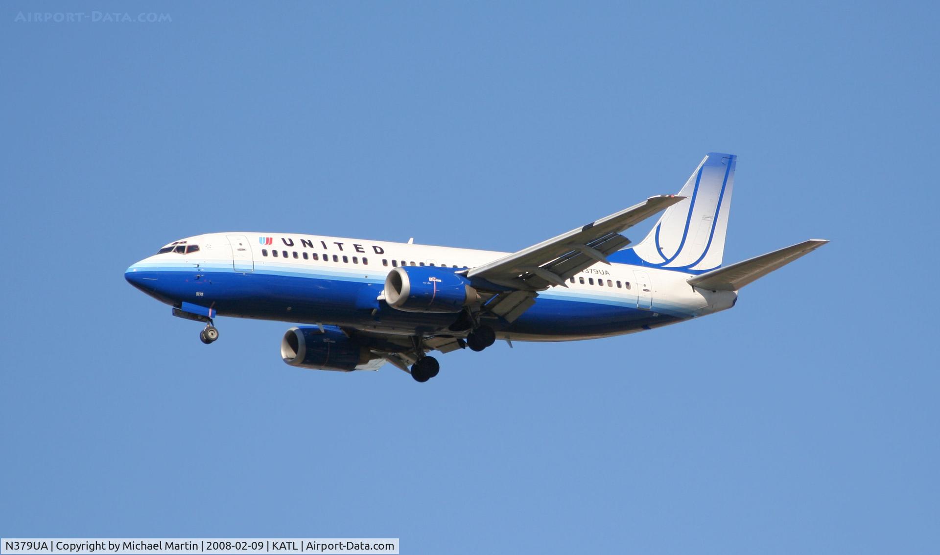 N379UA, 1990 Boeing 737-322 C/N 24654, On final for Runway 26R
