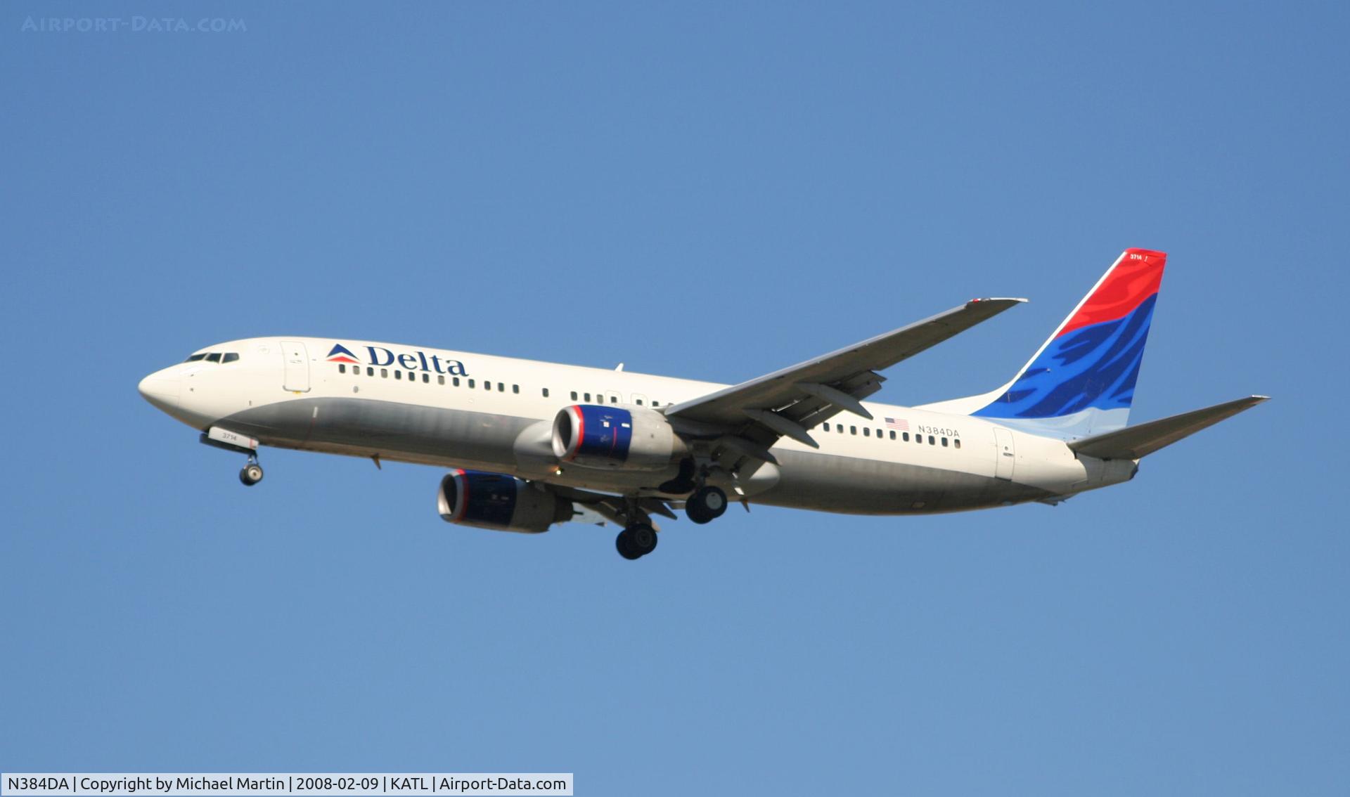 N384DA, 1999 Boeing 737-832 C/N 30347, On final for Runway 26R