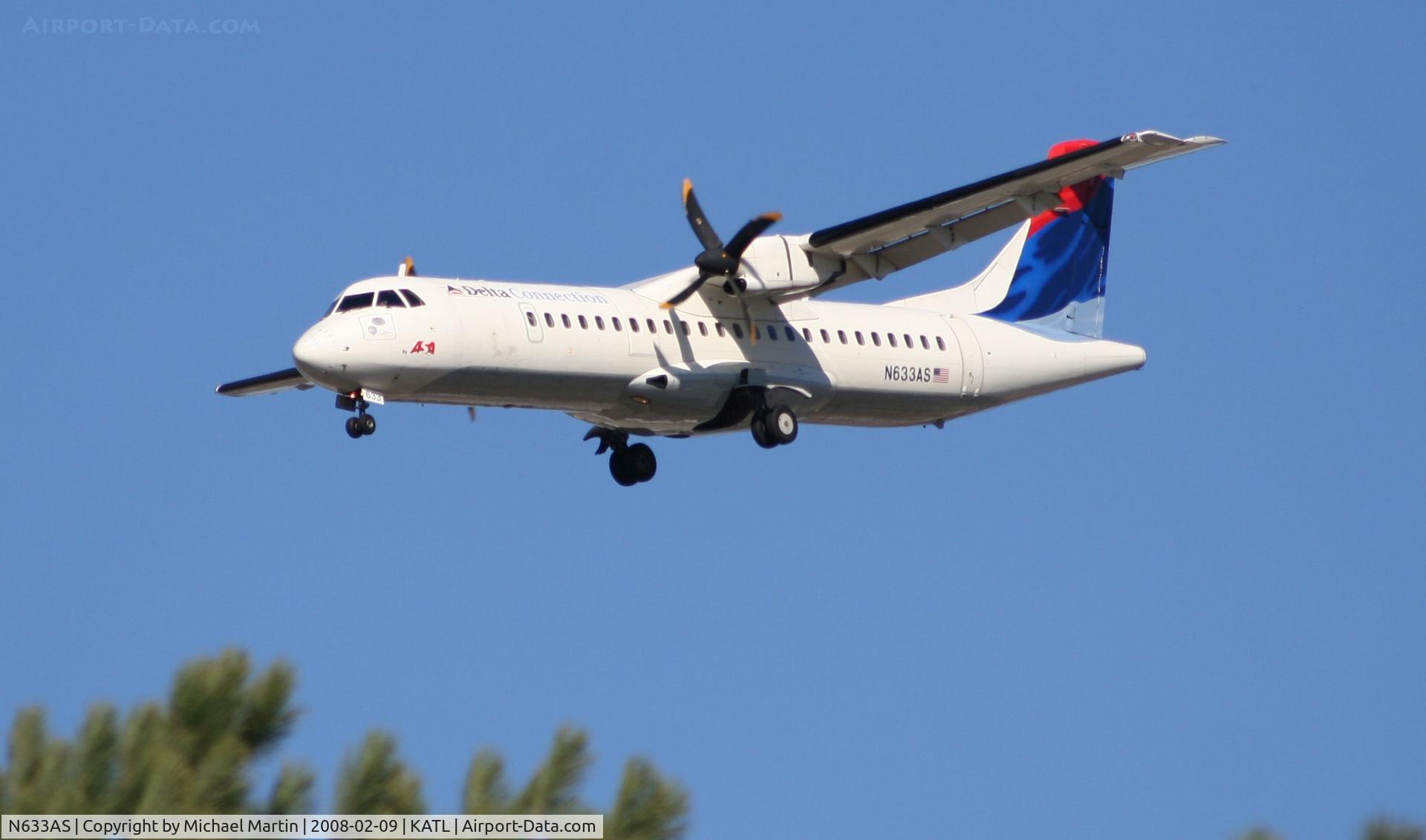 N633AS, 1992 ATR 72-212 C/N 344, On final for Runway 26R