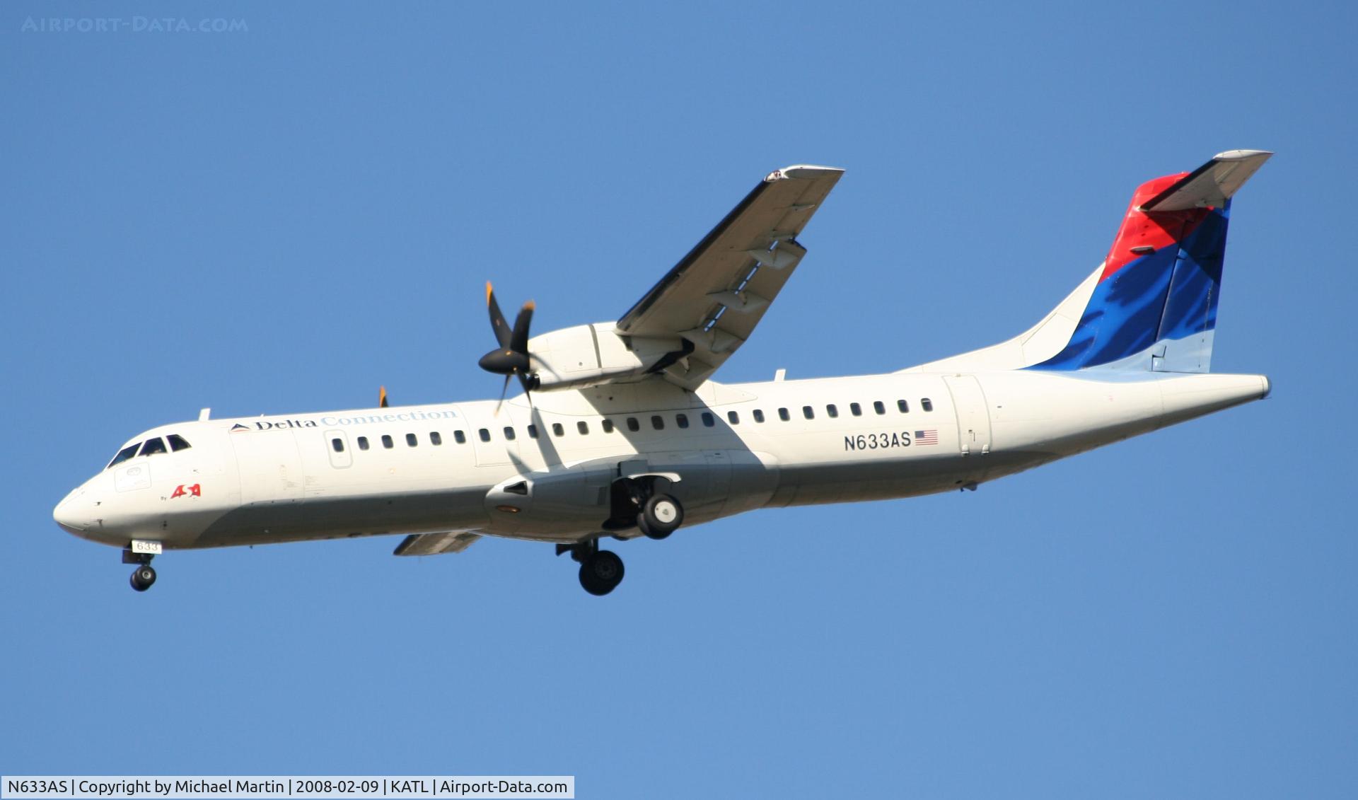 N633AS, 1992 ATR 72-212 C/N 344, On final for Runway 26R